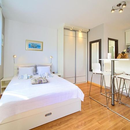 Studio Apartment Vesna Кърк Екстериор снимка