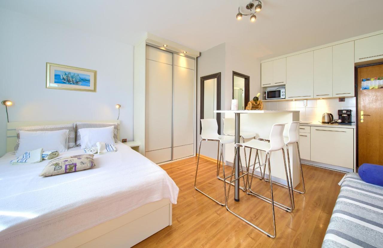 Studio Apartment Vesna Кърк Екстериор снимка