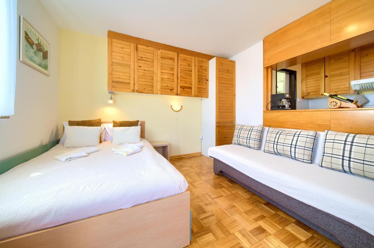 Studio Apartment Vesna Кърк Екстериор снимка