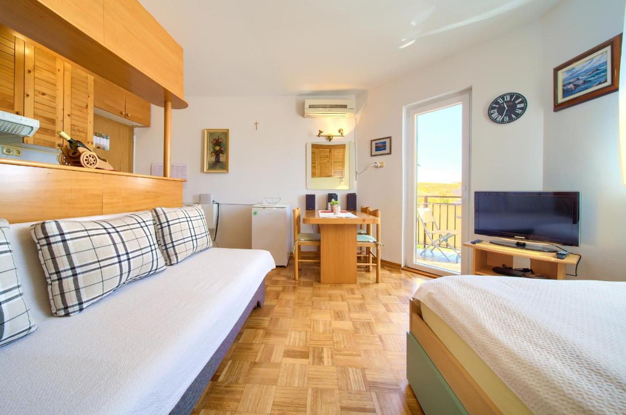Studio Apartment Vesna Кърк Екстериор снимка