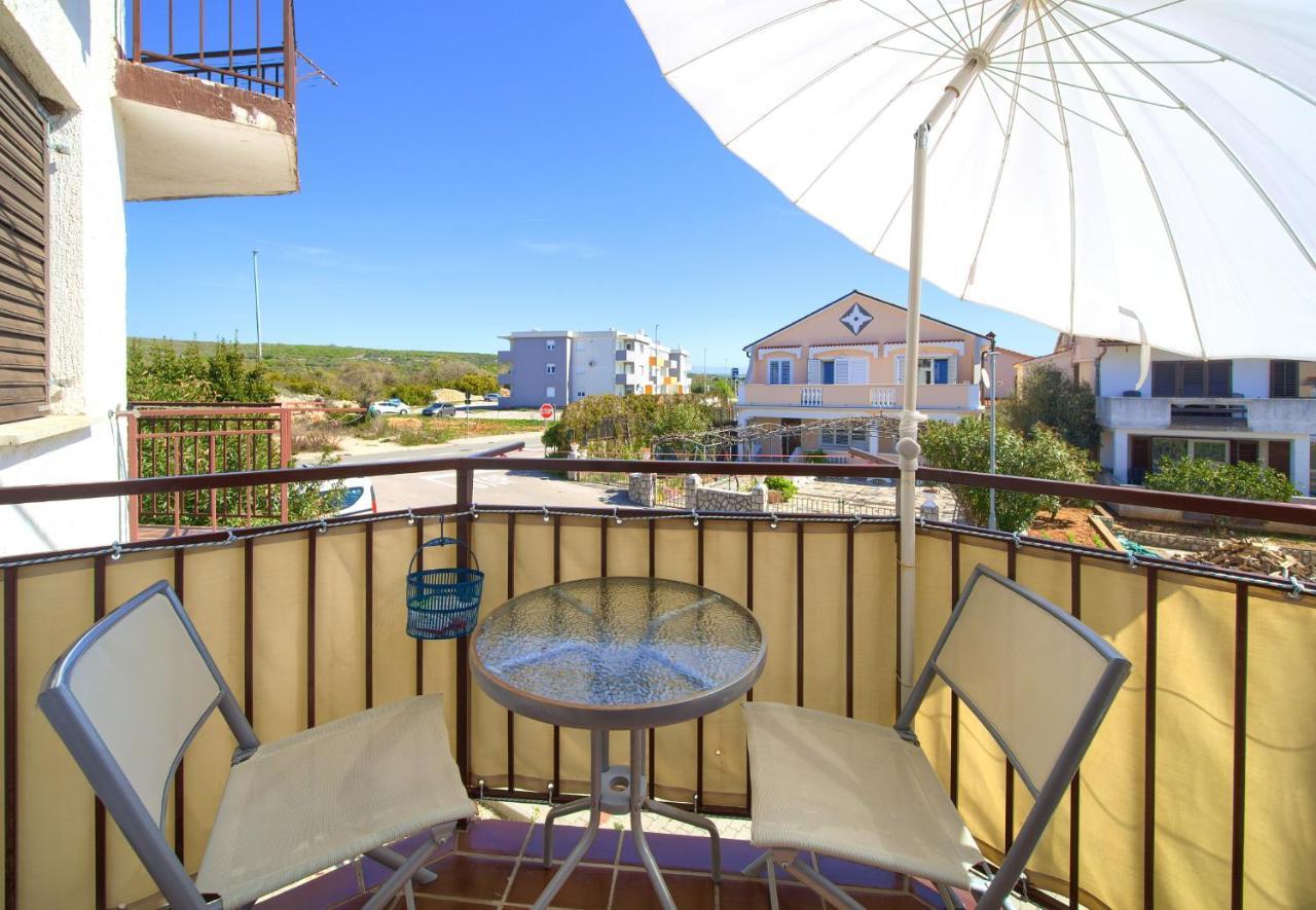 Studio Apartment Vesna Кърк Екстериор снимка