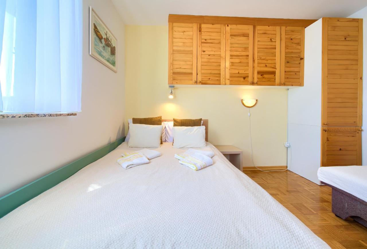 Studio Apartment Vesna Кърк Екстериор снимка
